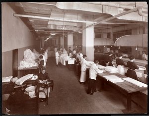 ホテルマッカルピンのランドリールーム、1913年（銀ゼラチンプリント）