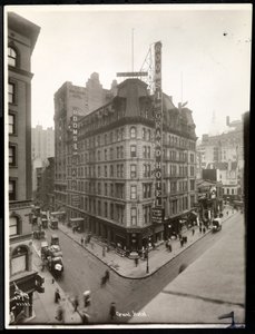 グランドホテルの眺め31丁目とブロードウェイ、ニューヨーク、1914年頃（銀ゼラチンプリント） 作： Byron Company