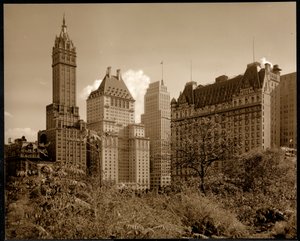 サボイプラザホテル、ニューヨーク、59番街と5番街の眺め、1937年頃（銀ゼラチンプリント） 作： Byron Company