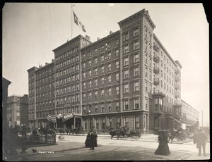 Windsor Hotel at 5th Avenue from 46th to 47th Streets、New York、1898（silver gel print）