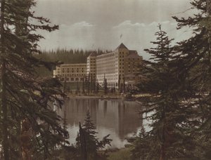 ルイーズ湖のシャトー (カラー写真) 作： Byron Hill Harmon
