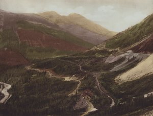 スパイラル トンネル、フィールド ヒル、ブリティッシュ コロンビア州 (カラー写真) 作： Byron Hill Harmon
