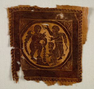 400年代のチュニックの装飾的な四角形（補助的に緯糸を巻いたタペストリー織、未染のリネンと染織のウール 作： Byzantine Period Egyptian
