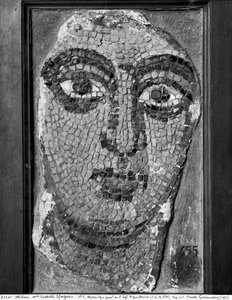 聖アンブロシウス教会の女性の顔、女性の顔（モザイク） 作： Byzantine School