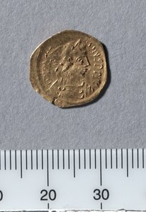 ユスティニアヌス1世のハーフ・トレミシス、コンスタンティノープル、527-565年（金 作： Byzantine School