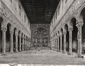 身廊と後陣の内部ビュー 作： Byzantine School
