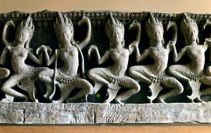 アプサラスとは、インドラの中庭で踊っていた非常に若くて美しい生き物のこと。ヒンドゥー教の神話です。アート・クメール、バイヨン寺院