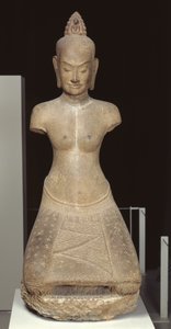 仏教の神タラまたはPrajnaparamita（砂岩）を装ったジャヤラジャデビの像 作： Cambodian School