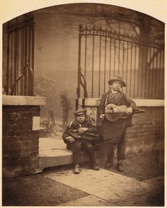 ストリートミュージシャン 作： Camille Silvy