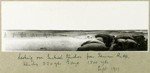 1917年9月、サムソンリッジからトルコの塹壕を眺める 作： Capt. Arthur Rhodes
