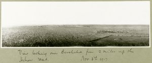 1917年11月3日、ヘブロンロードから2マイル離れた場所からビアシェバを見渡す景色 作： Capt. Arthur Rhodes