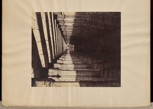 マドゥラトリムル・ナイクの鶏舎、西からのサイド・ベランダ。 作： Capt. Linnaeus Tripe