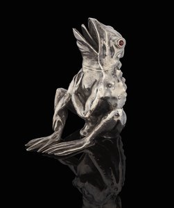 カエルの形をしたファベルジェの宝石がセットされた銀の鍋、1890年 作： Carl Fabergé