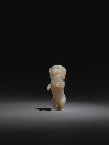 物乞いプードル、1800年代後半から1900年代初頭 作： Carl Fabergé