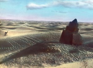 モロッコ、砂漠のマイルストーン、画像は1910年頃。カール・サイモン・アーカイブ 作： Carl Simon