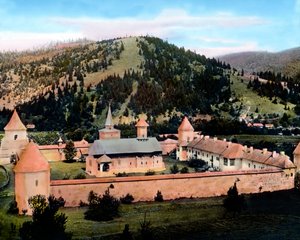 ルーマニア、ブコヴィナ、スチェヴィタ小川渓谷にあるスチェヴィタ修道院、画像は1920年頃。カール・サイモン・アーカイブ 作： Carl Simon