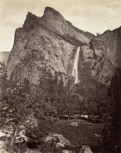 Bridal Veil Fall、940フィート、ヨセミテ、1872年頃、1876年頃に印刷。 作： Carleton E. Watkins.