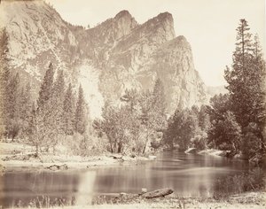 The Three Brothers, Yosemite, ca. 1872, printed ca. 1876. 作： Carleton E. Watkins.