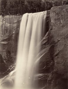 ヴァーナル・フォールズ、350フィート、ヨセミテ、1872年頃、1876年頃に印刷。 作： Carleton E. Watkins.