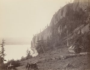 ケープ・ホーン、コロンビア川、1867年（写真） 作： カールトン・エモンズ・ワトキンス