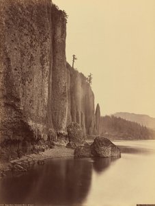 1867年、オレゴン州コロンビア川、ケープ・ホーン（写真） 作： カールトン・エモンズ・ワトキンス