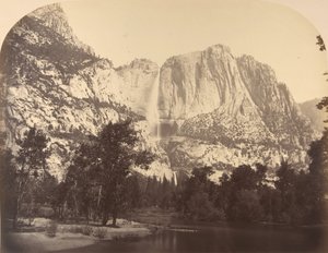 ヨセミテ滝、リバー ビュー、2637 フィート、1861 年。 作： Carleton Emmons Watkins