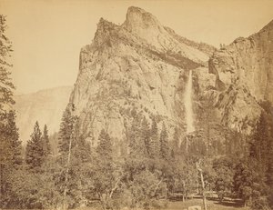 [ブライダル・ベール、高さ900フィート] 作： Carleton Watkins