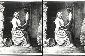 紡ぐ老女（カプリ島、1865年頃）（モノクロ写真 作： Carlo Naya