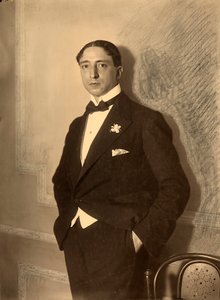 正式な服装のジャーナリスト、ルイージバルジーニの肖像 作： Carlo Wulz