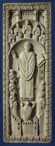 彼の合唱団の間の大司教、c.875 AD（象牙のパネル） 作： Carolingian School