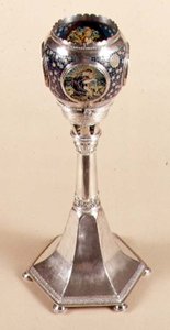 Plique-a-jourエナメルランプ、1905-12（メタル＆エナメル） 作： Carrie Copson
