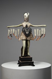 Black Heart, 2013 (木、粘土、布、絵の具、人形のパーツ)