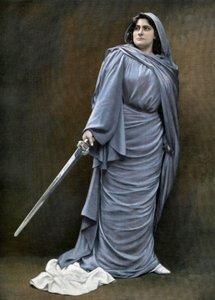 フランスのソプラノLucienne Breval（1869-1935）がオペラのセフォラとしてパリのルフィルドゥレトワールで撮影（写真：Cautin et Berger、フランス紙Le Theaterから1904年7月1日）