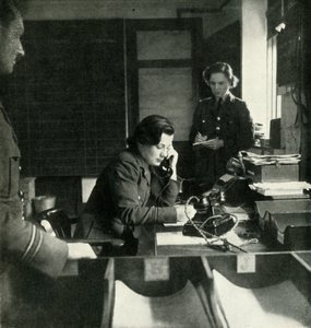 ステーションインテリジェンスルーム、c1943。 作： Cecil Beaton