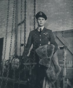 爆撃機長、1941年 作： Cecil Beaton