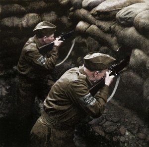 ロードブロッキングをカバーする、1941 作： Cecil Beaton
