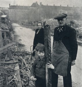 イーストエンド家、1941 作： Cecil Beaton