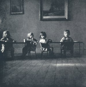 1941年に着席した人物のいるインテリア 作： Cecil Beaton