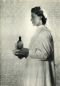 看護秩序、c1943。 作： Cecil Beaton