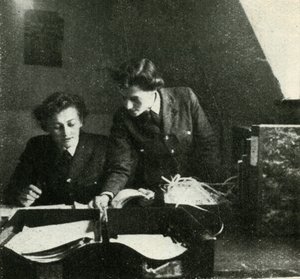信号義務について、c1943。 作： Cecil Beaton