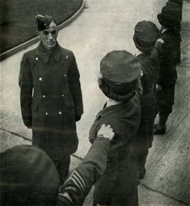 RAF軍曹はエアウーマンを訓練します、c1943。 作： Cecil Beaton