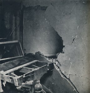 ほこりが落ち着く、1941 作： Cecil Beaton