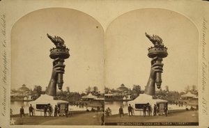 フィラデルフィアセンテニアル展、1876年に展示された巨大な手とトーチ「リバティ」