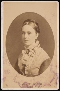 レディ フランシス アンナ ブランディ トムソンの肖像、ケルビン男爵夫人 1837-1916 年、1876 年。 作： Centennial Photographic Company