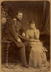 Michel Mikhailovitch de Russie et Anastasia Mikhailovna de Russie - ロシアの大公マイケル・ミハイロヴィチとロシアの大公アナスタシア・ミハイロフナ、ベルガマスコ、チャールズ（カール）（1830-1896）。 アルブミン写真、c。 1880年 ロシア国立映画と写真 作： Charles Bergamasco