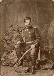 ウラジミール・アレクサンドロヴィッチ・デ・ロシア - ロシアのウラジミール・アレクサンドロヴィチ大公の肖像 (1847-1909)、ベルガマスコ、チャールズ (カール) (1830-1896) 作。 アルブミン写真、1878年頃。ロシア国立フィルムおよび写真アーカイブ、クラスノゴルスク 作： Charles Bergamasco