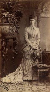 Elisabeth Fiodorovna de Russie (旧称 Elisabeth de Hesse Darmstadt) - 大公妃 Elizaveta Fyodorovna (1864-1918) の肖像画、ヘッセンのエリザベート王女、ライン画、Bergamasco、Charles (Karl) (1830-1896) 作。 アルブミンの写真、1884年頃 ロシア国営映画