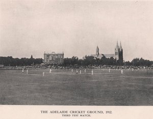 アデレードクリケット競技場、オーストラリアとイギリスの3回目のテストマッチ、1912年 作： Charles Alfred Petts