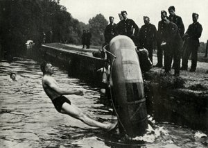 ディンギーの使用を学ぶ空軍職員、1941年。