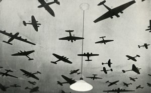 軍用機のシルエット... 1941年の第二次世界大戦中にRAF訓練学校で。